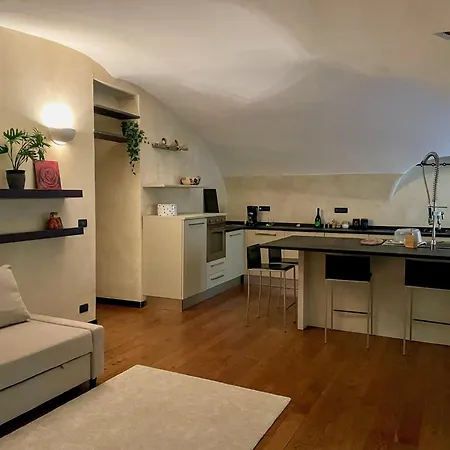 Charming 16th-century Flat In The Heart Of