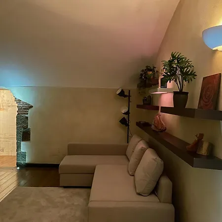 Charming 16th-century Flat In The Heart Of Apartment Genoa