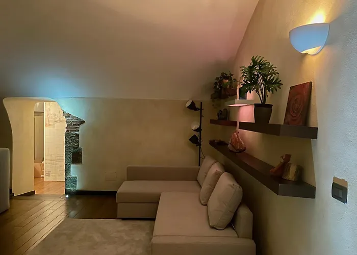 Charming 16th-century Flat In The Heart Of Apartament Genua