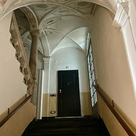 Charming 16th-century Flat In The Heart Of *